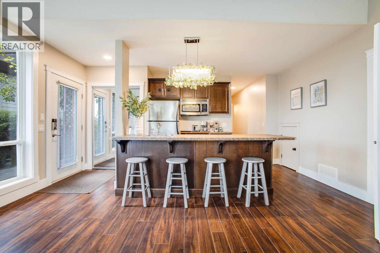  2584 Lucinde Road, West Kelowna