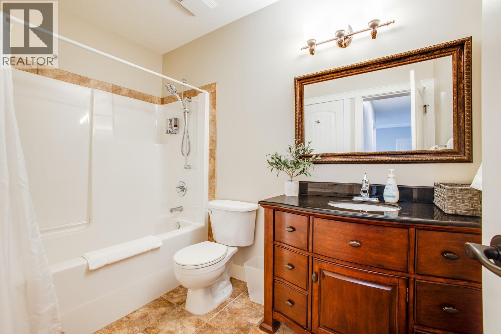  2584 Lucinde Road, West Kelowna