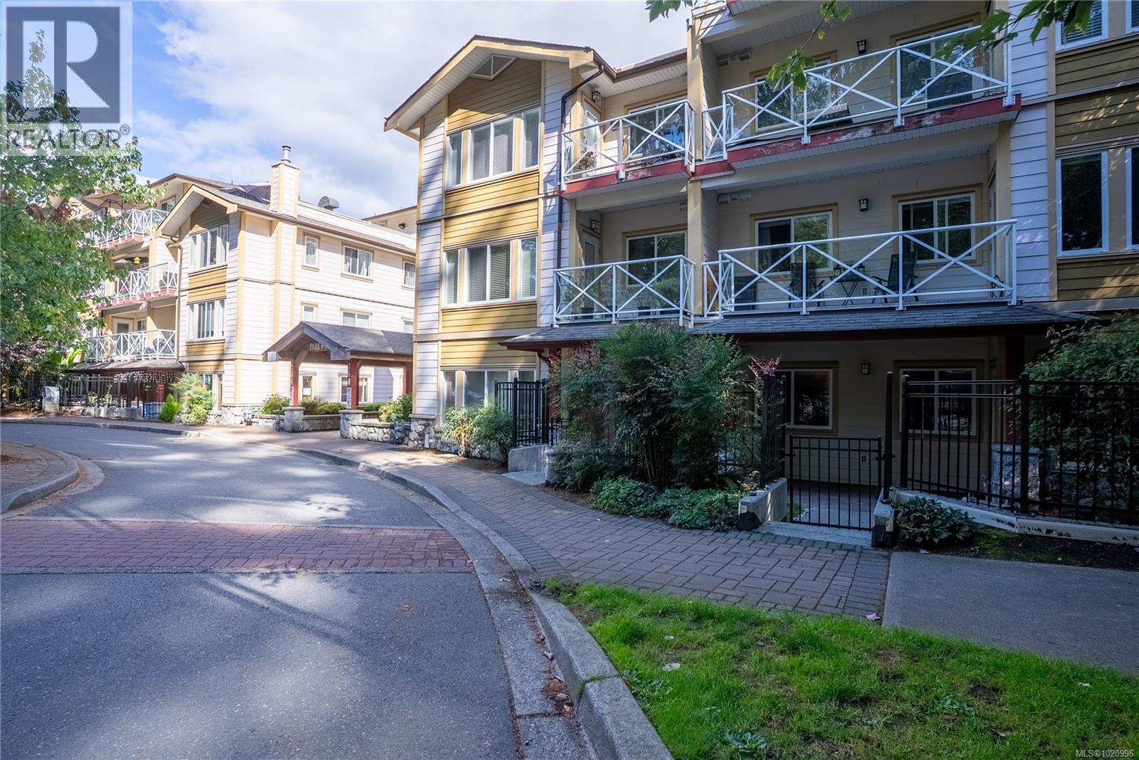 402 364 Goldstream Avenue, Colwood