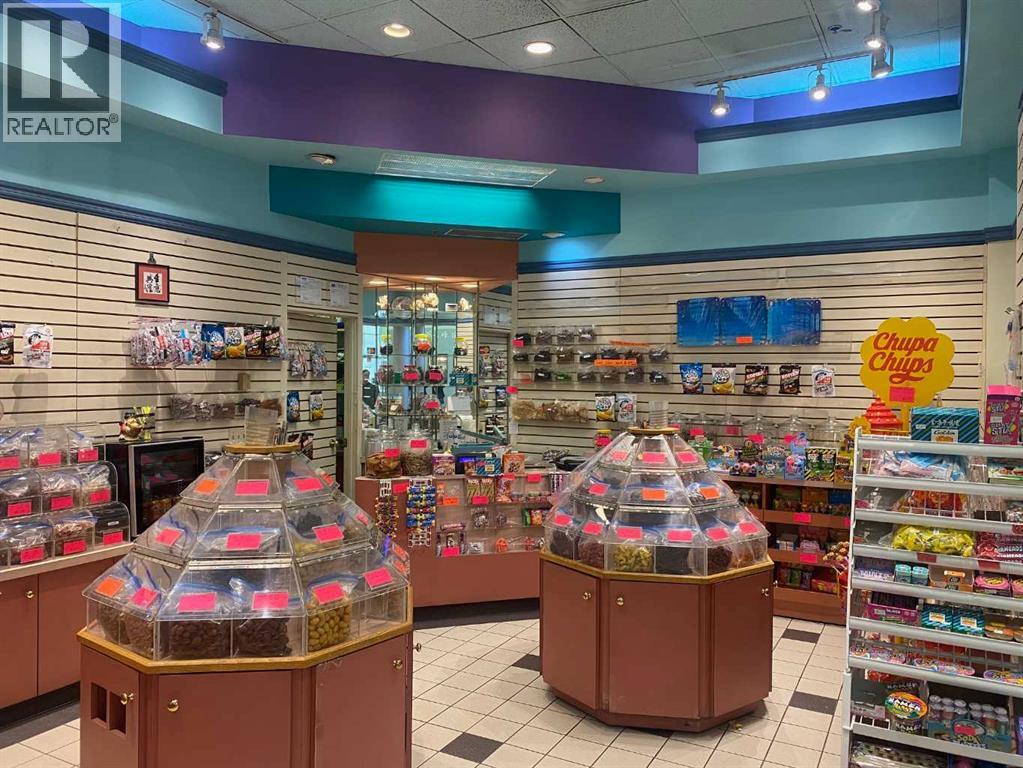 150, 1623 Centre Street N, Calgary, Alberta