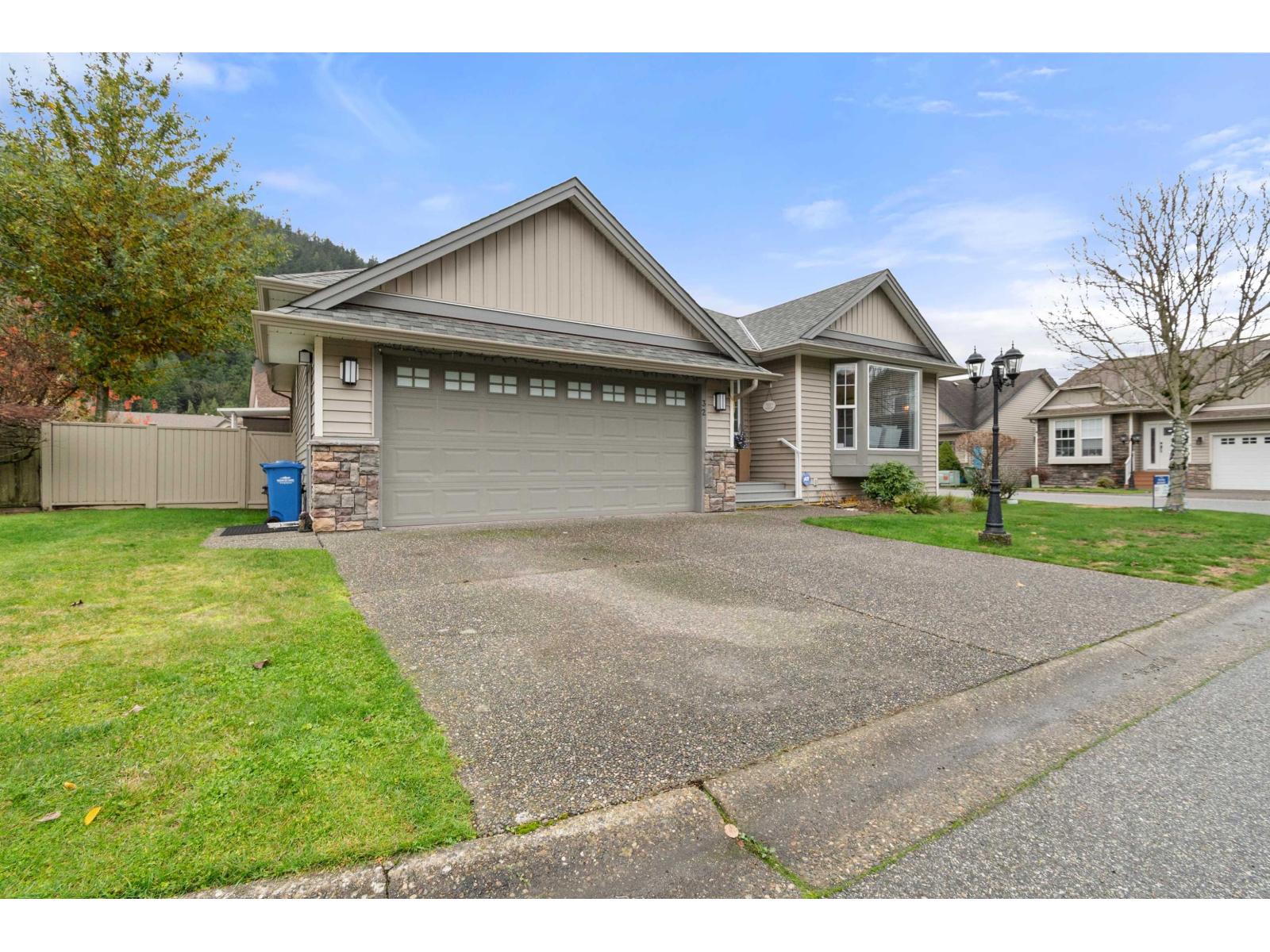 32 349 WALNUT AVENUE, Harrison Hot Springs, Harrison Hot Springs