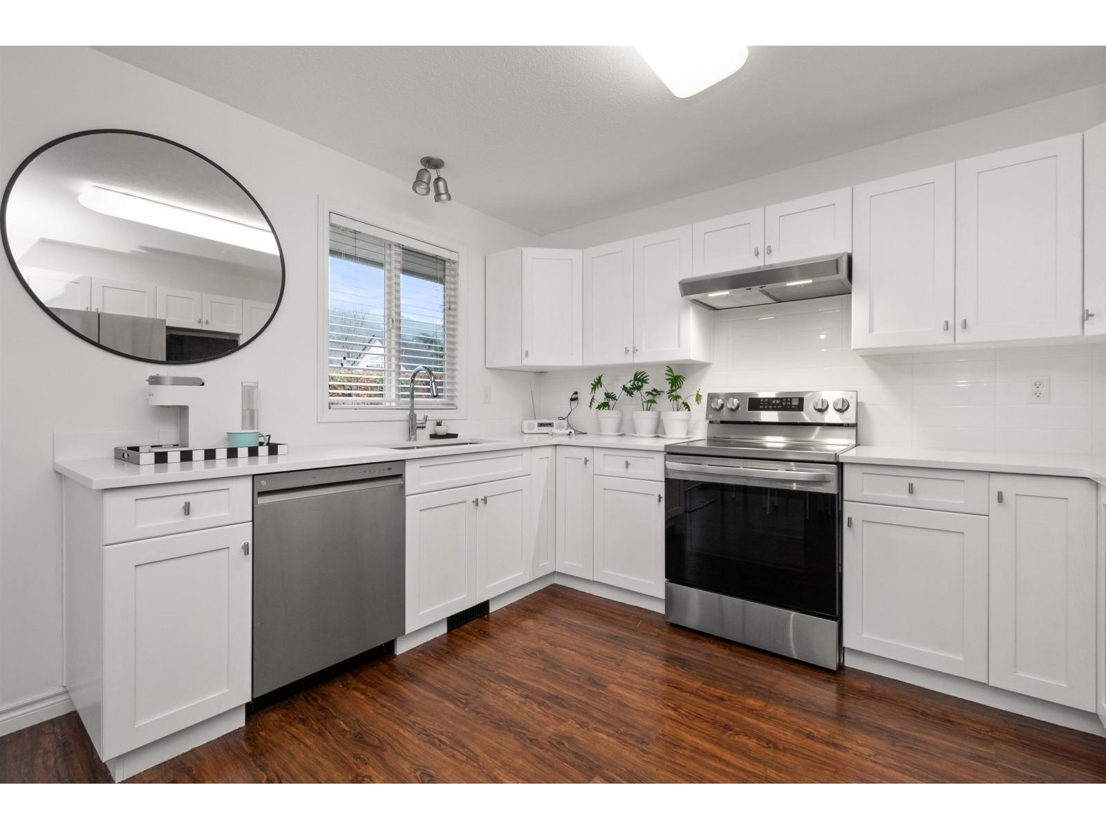 32 349 WALNUT AVENUE, Harrison Hot Springs, Harrison Hot Springs