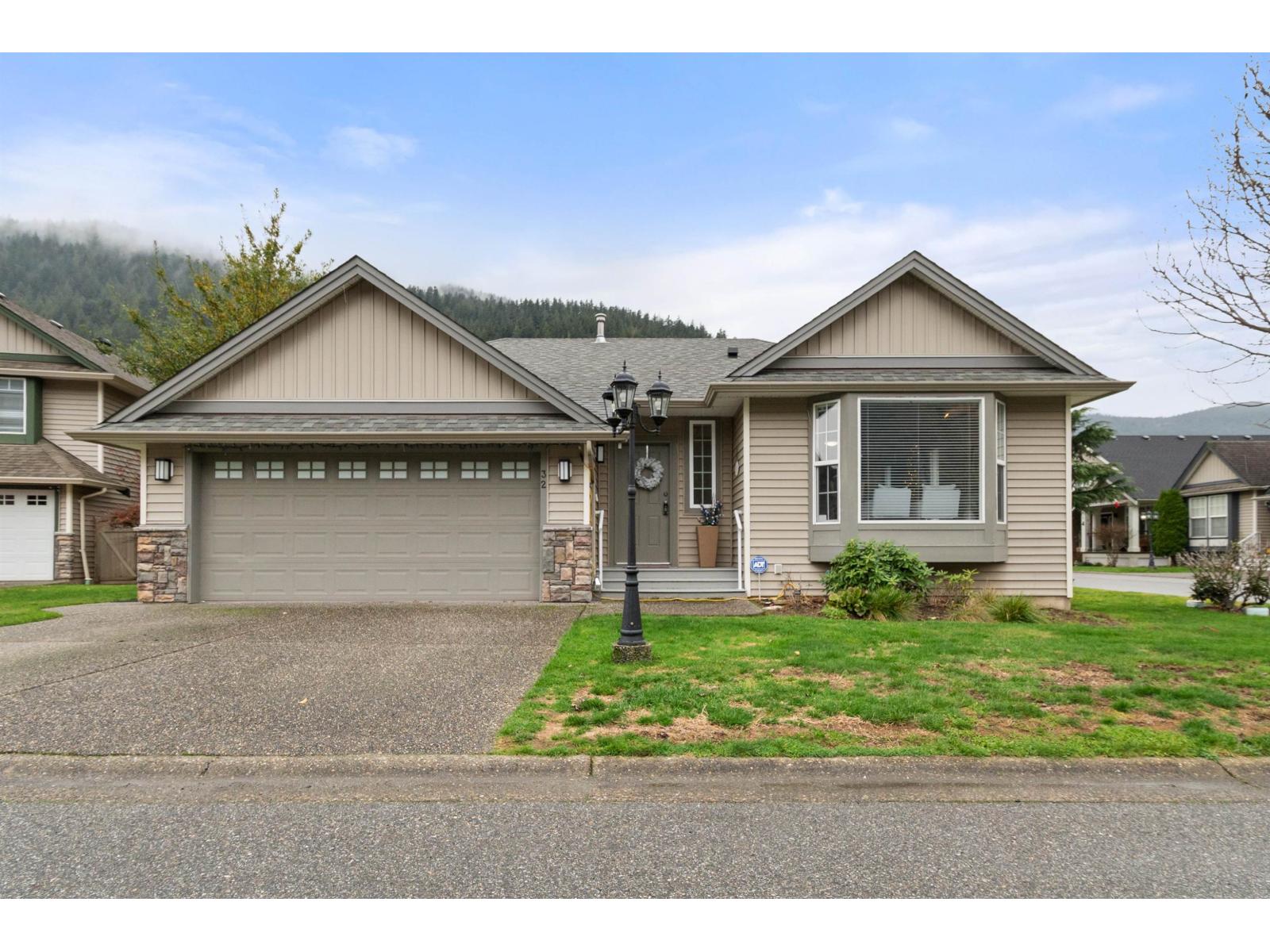 32 349 WALNUT AVENUE, Harrison Hot Springs, Harrison Hot Springs