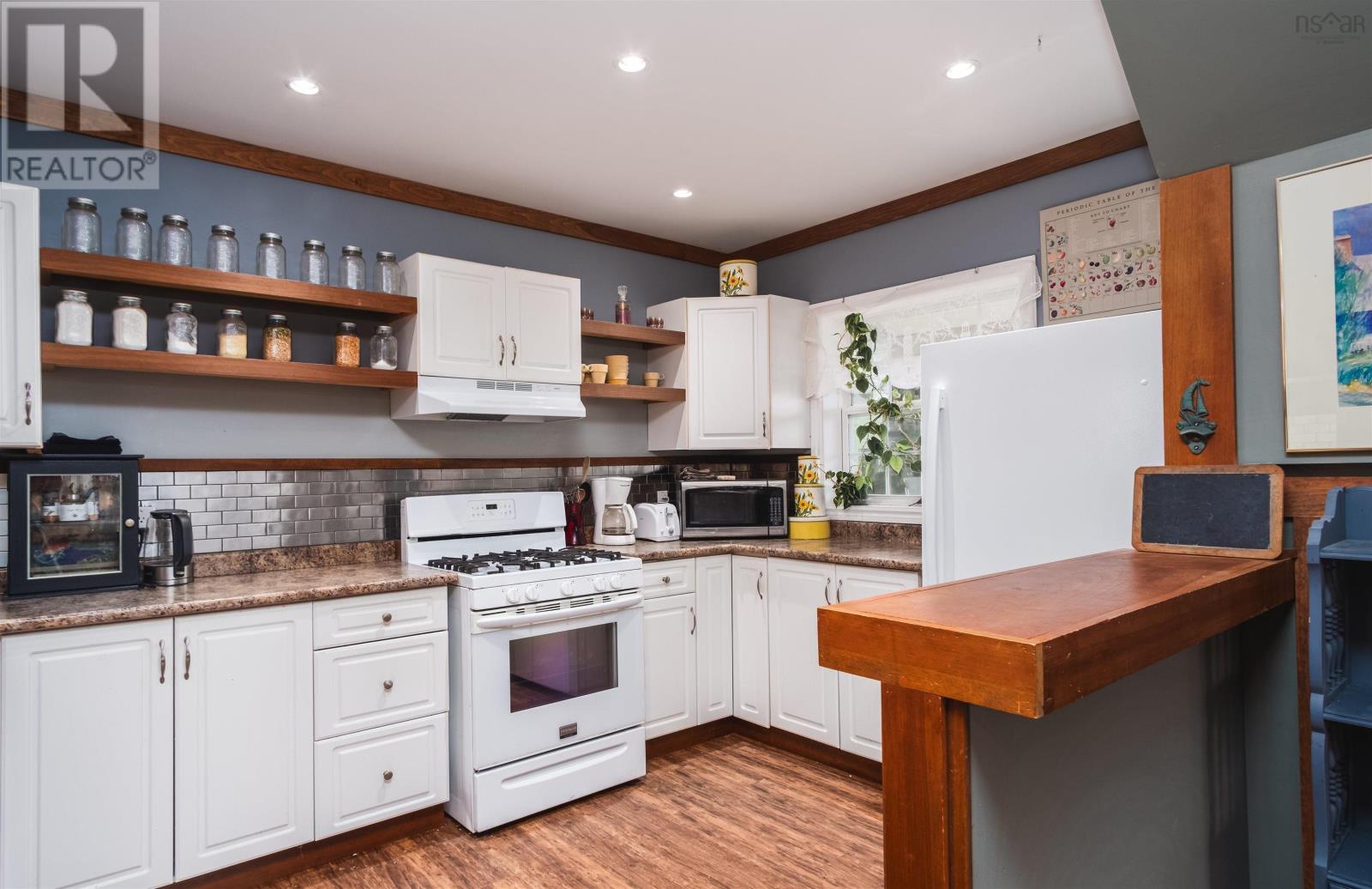 Property 24 of 36 of 10198 Grenville Street