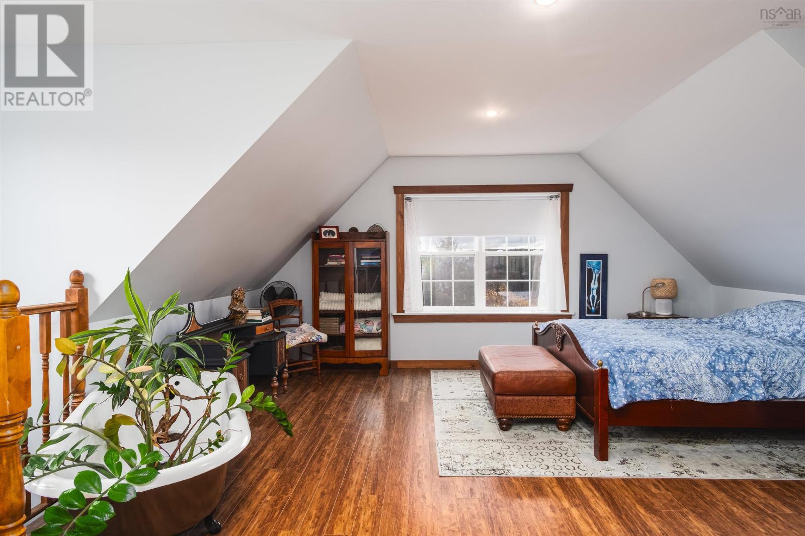 Property 22 of 36 of 10198 Grenville Street