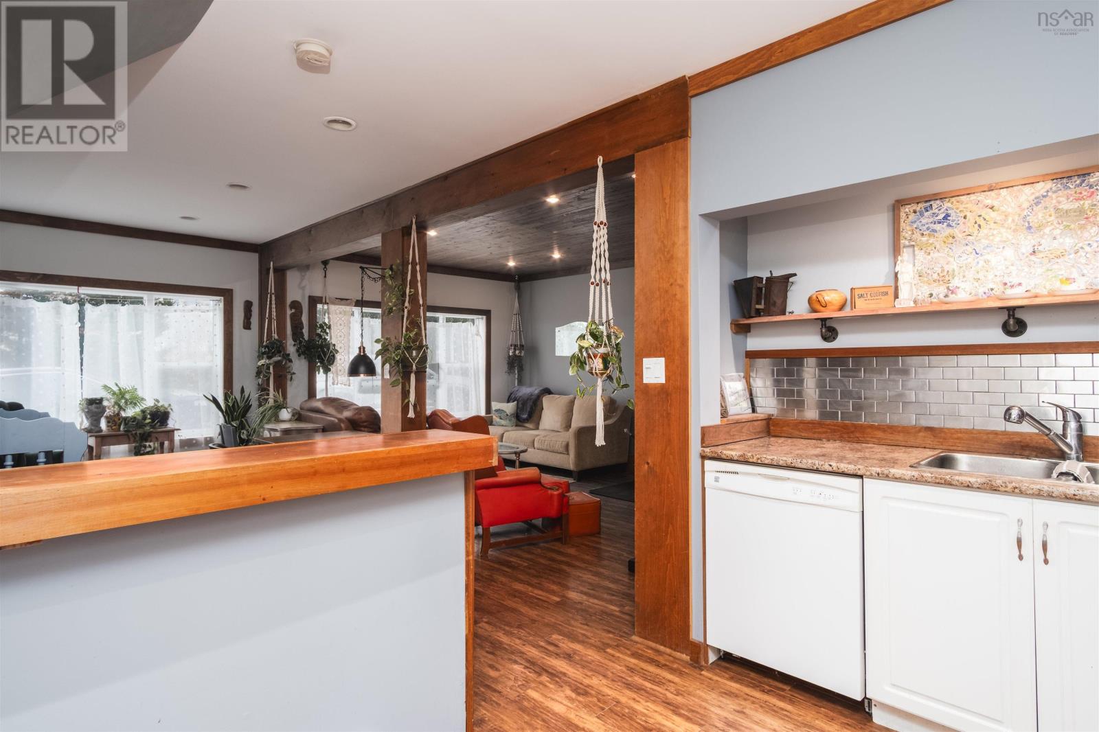 Property 28 of 36 of 10198 Grenville Street