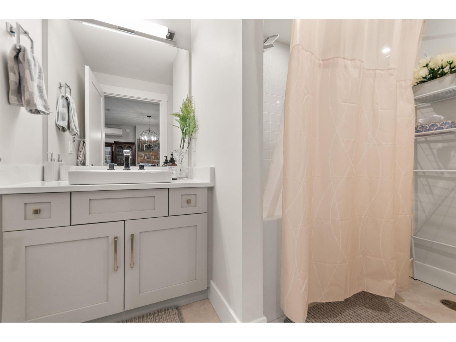 208 45745 WATSON ROAD, Sardis South, Chilliwack