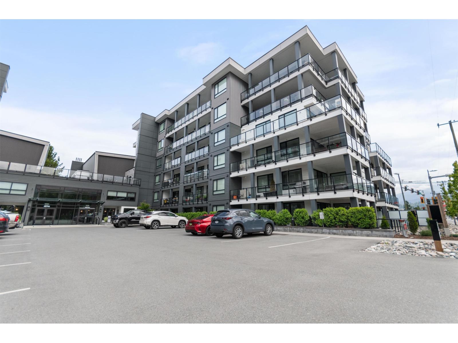 208 45745 WATSON ROAD, Sardis South, Chilliwack