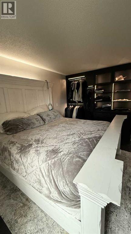 Single Family House for Sale in    Street NW Varsity Calgary 