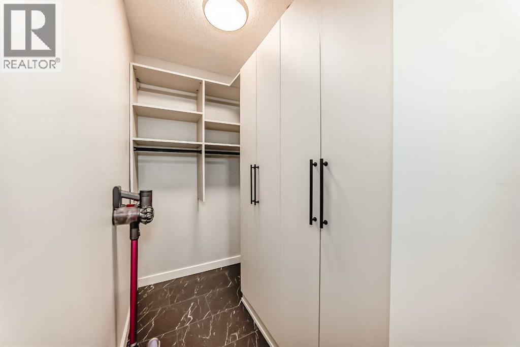 Single Family House for Sale in    Street NW Varsity Calgary 