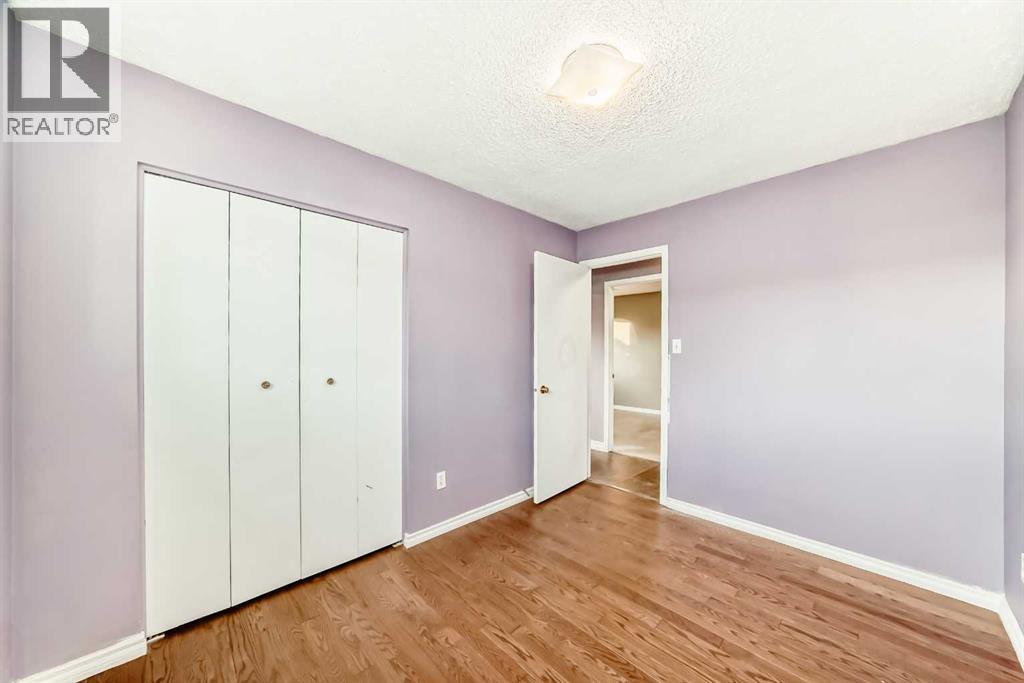 Single Family House Bi-level for Sale in  Dovertree Place SE Dover Calgary 