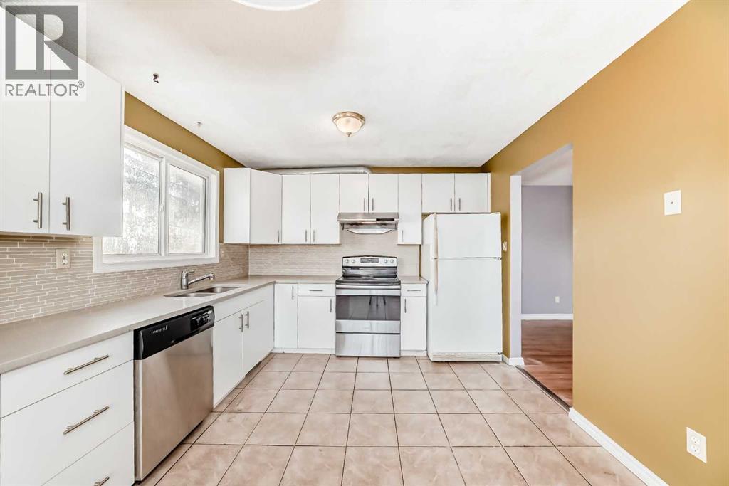 Single Family House Bi-level for Sale in  Dovertree Place SE Dover Calgary 