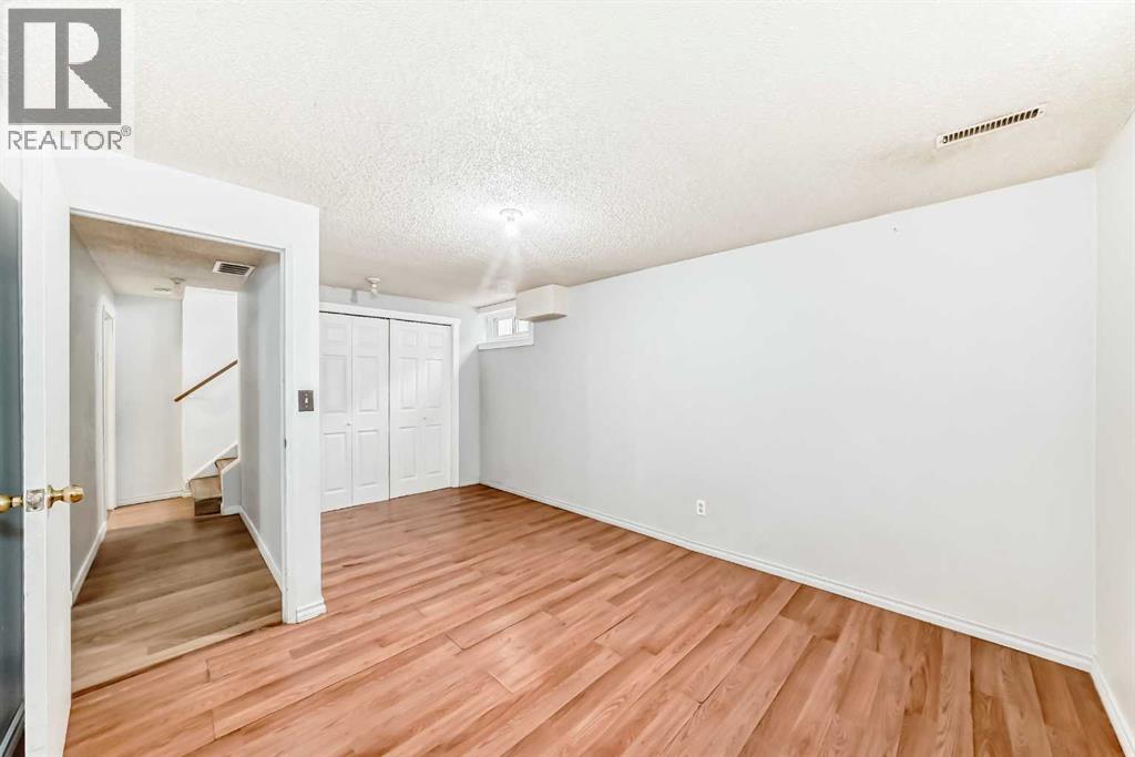 Single Family House Bi-level for Sale in  Dovertree Place SE Dover Calgary 