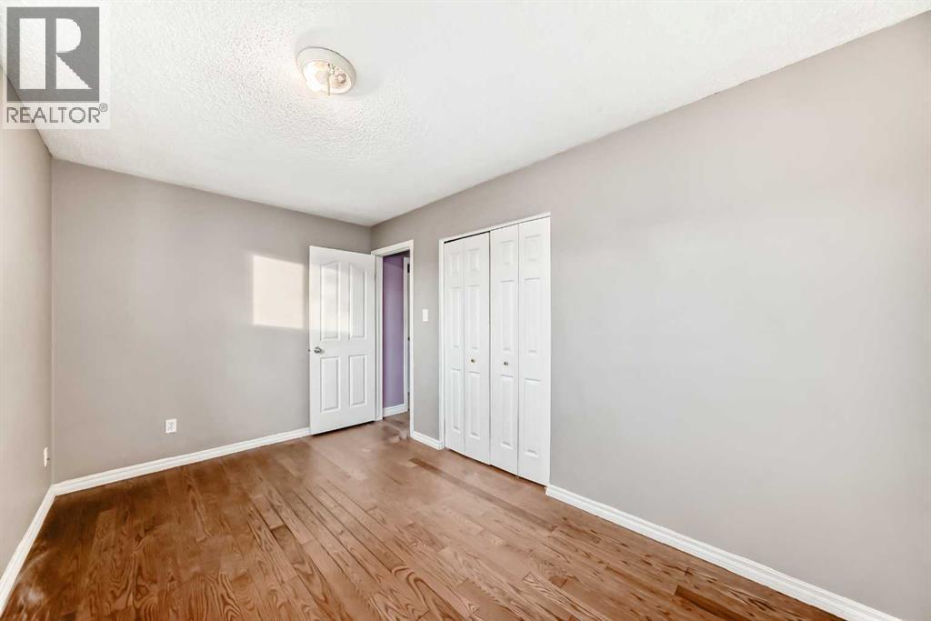 Single Family House Bi-level for Sale in  Dovertree Place SE Dover Calgary 