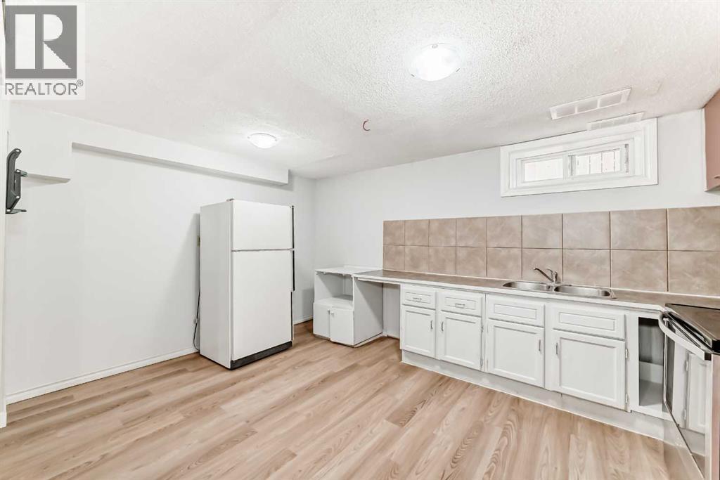 Single Family House Bi-level for Sale in  Dovertree Place SE Dover Calgary 