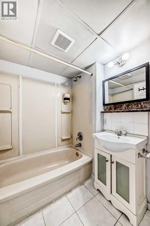 Single Family House Bi-level for Sale in  Dovertree Place SE Dover Calgary 