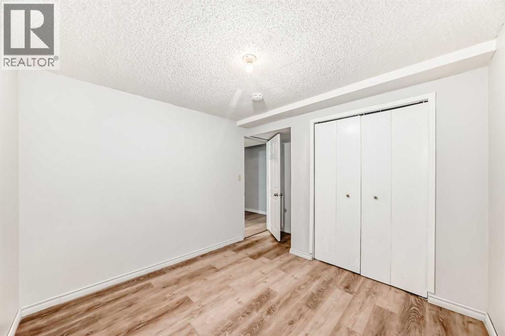 Single Family House Bi-level for Sale in  Dovertree Place SE Dover Calgary 
