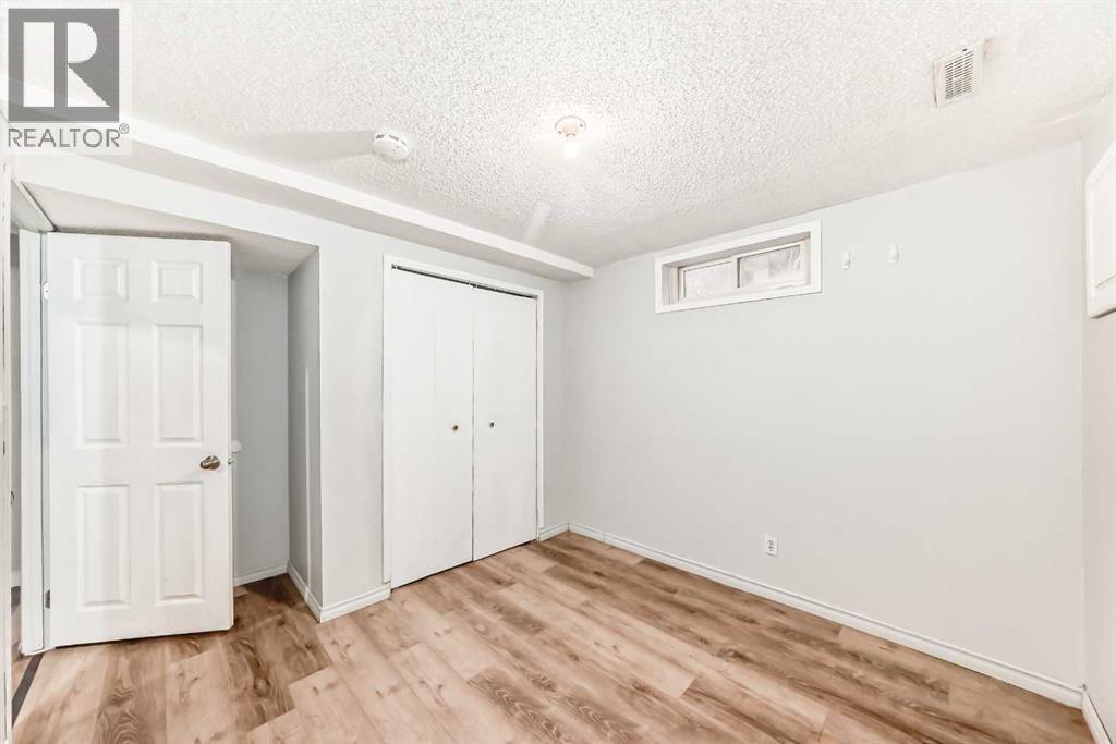 Single Family House Bi-level for Sale in  Dovertree Place SE Dover Calgary 