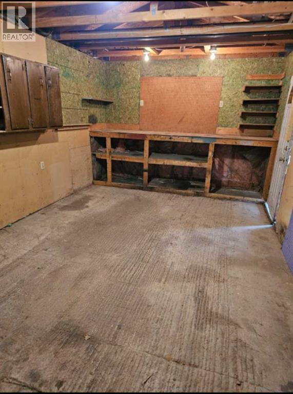 Single Family House Bi-level for Sale in  Dovertree Place SE Dover Calgary 