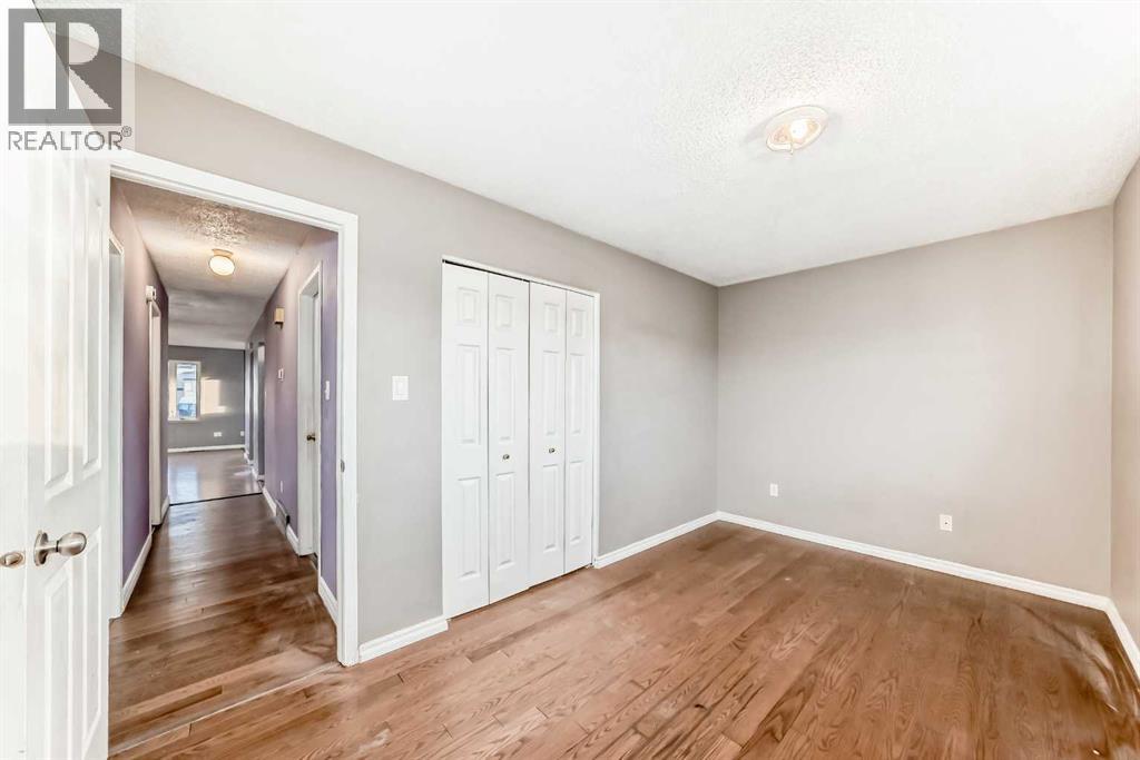 Single Family House Bi-level for Sale in  Dovertree Place SE Dover Calgary 