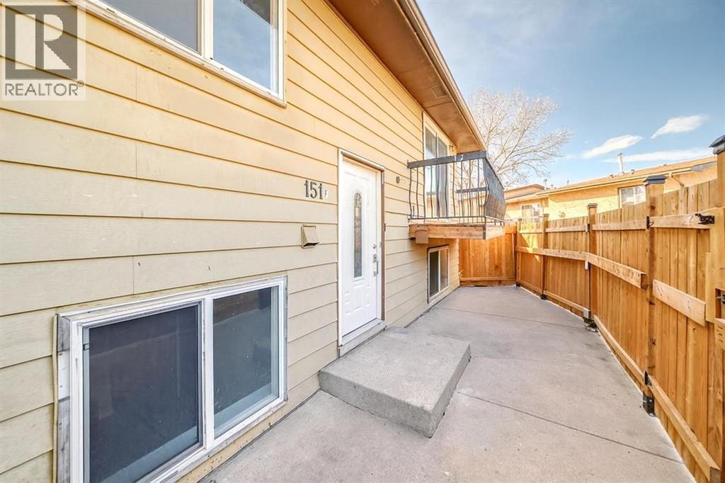 Single Family House Bi-level for Sale in  F Pinehill Road NE Pineridge Calgary 