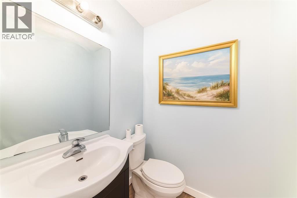 Single Family House Bi-level for Sale in  F Pinehill Road NE Pineridge Calgary 