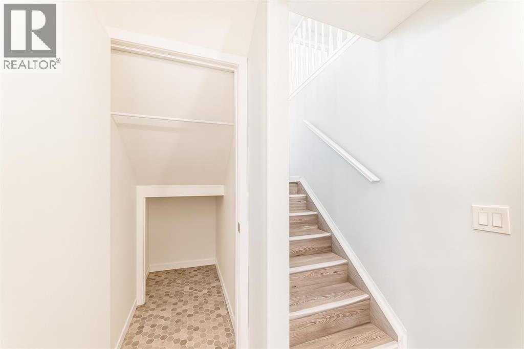 Single Family House Bi-level for Sale in  F Pinehill Road NE Pineridge Calgary 