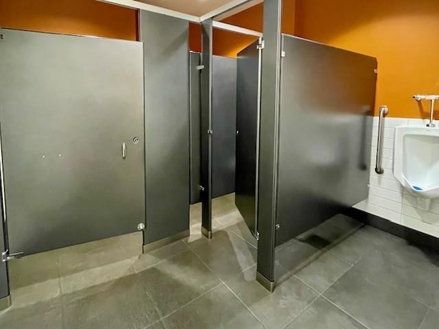 Office in Abbotsford - Image 17