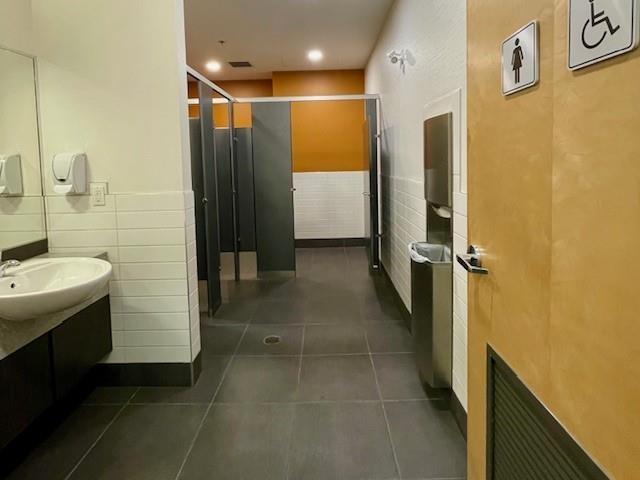 Office in Abbotsford - Image 21