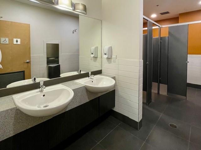 Office in Abbotsford - Image 20