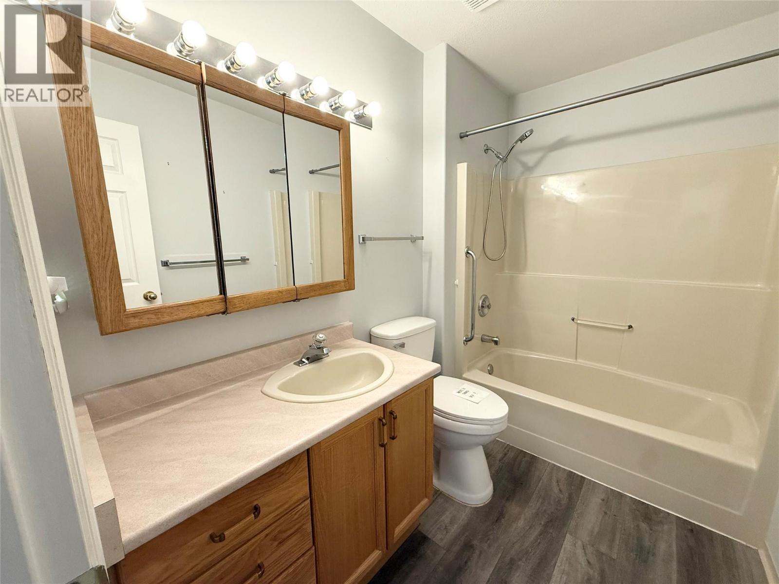 #6 2760 VOGHT STREET - 13