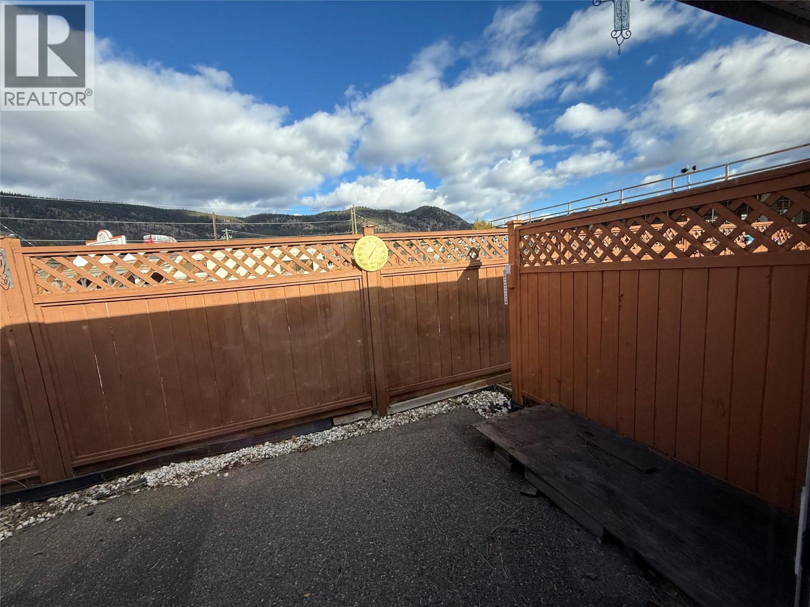 #6 2760 VOGHT STREET - 22