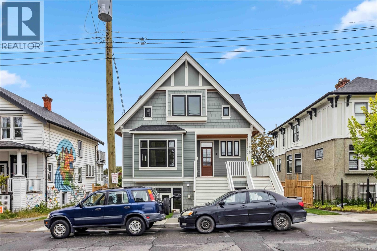 3 1915 Fernwood Road, Victoria