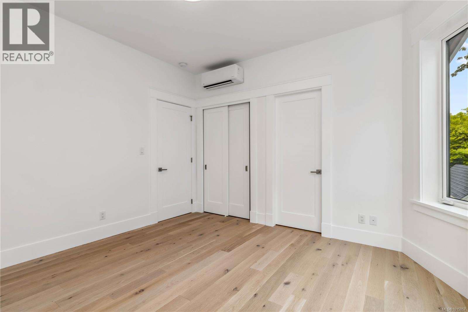 3 1915 Fernwood Road, Victoria