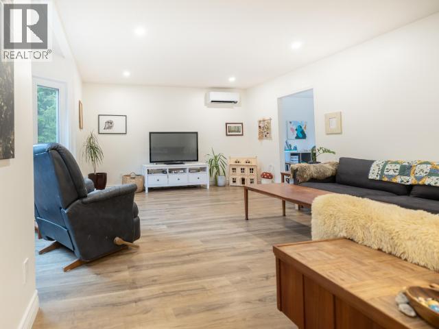 2560 MAYWOOD ROAD, Powell River