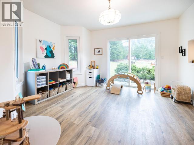 2560 MAYWOOD ROAD, Powell River