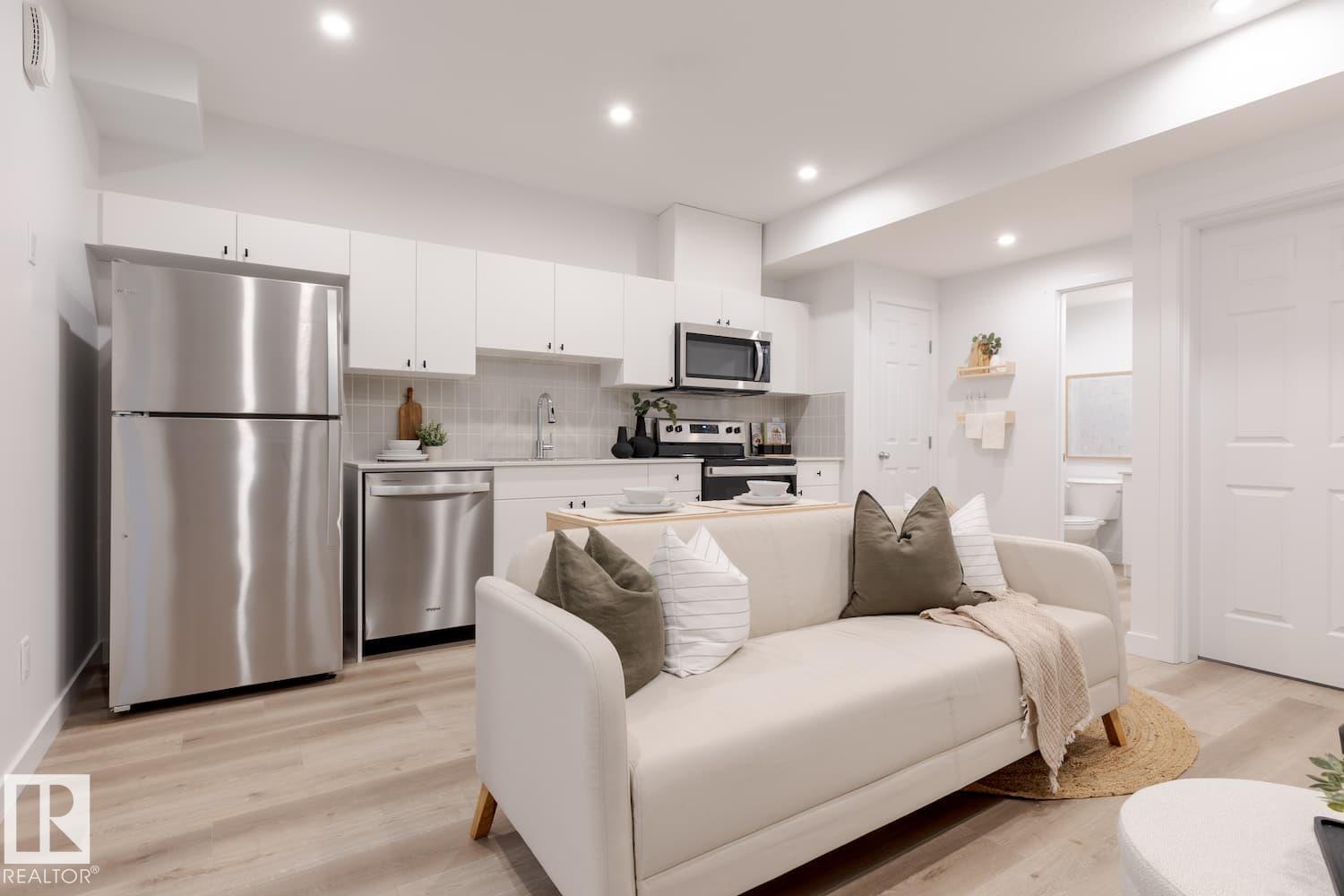 3245 DIXON WY SW, Edmonton