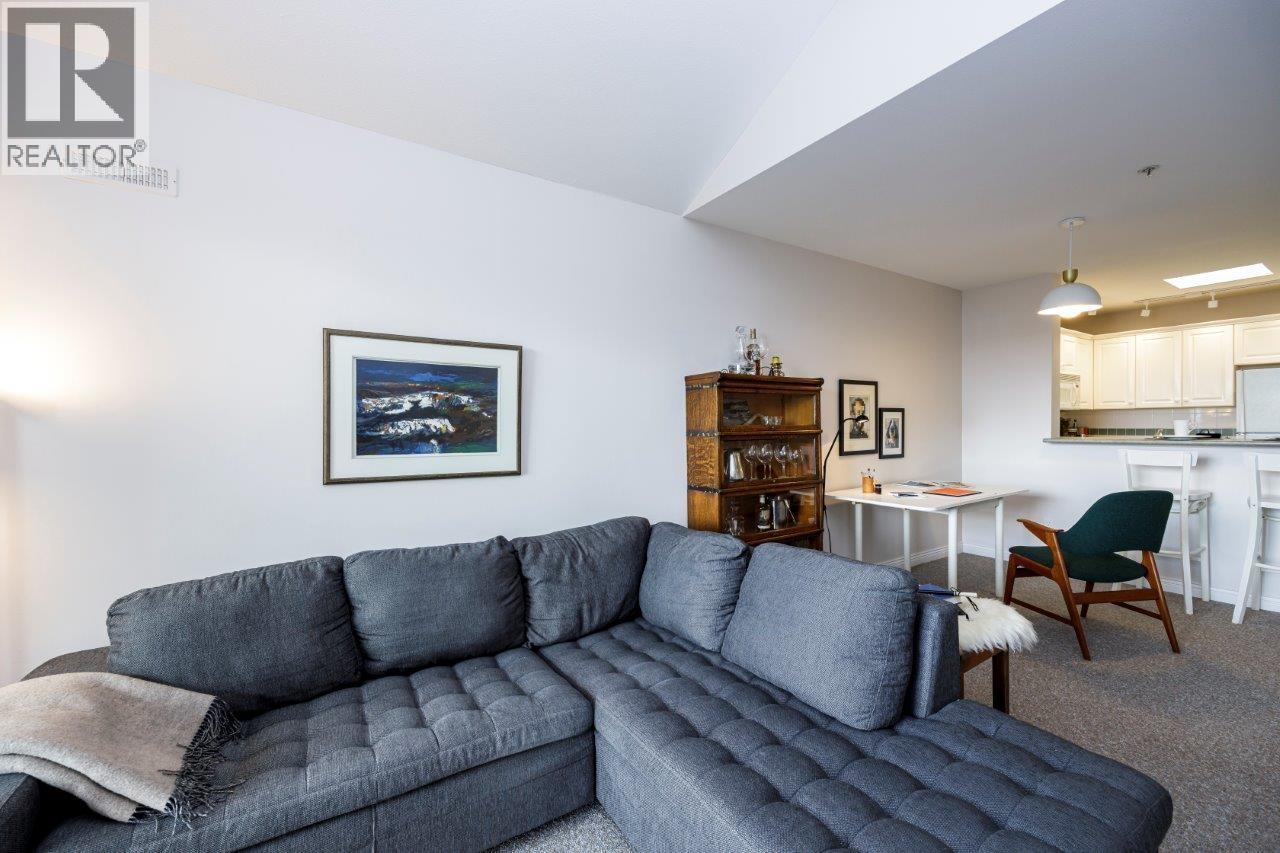 410 155 E 3RD STREET, North Vancouver