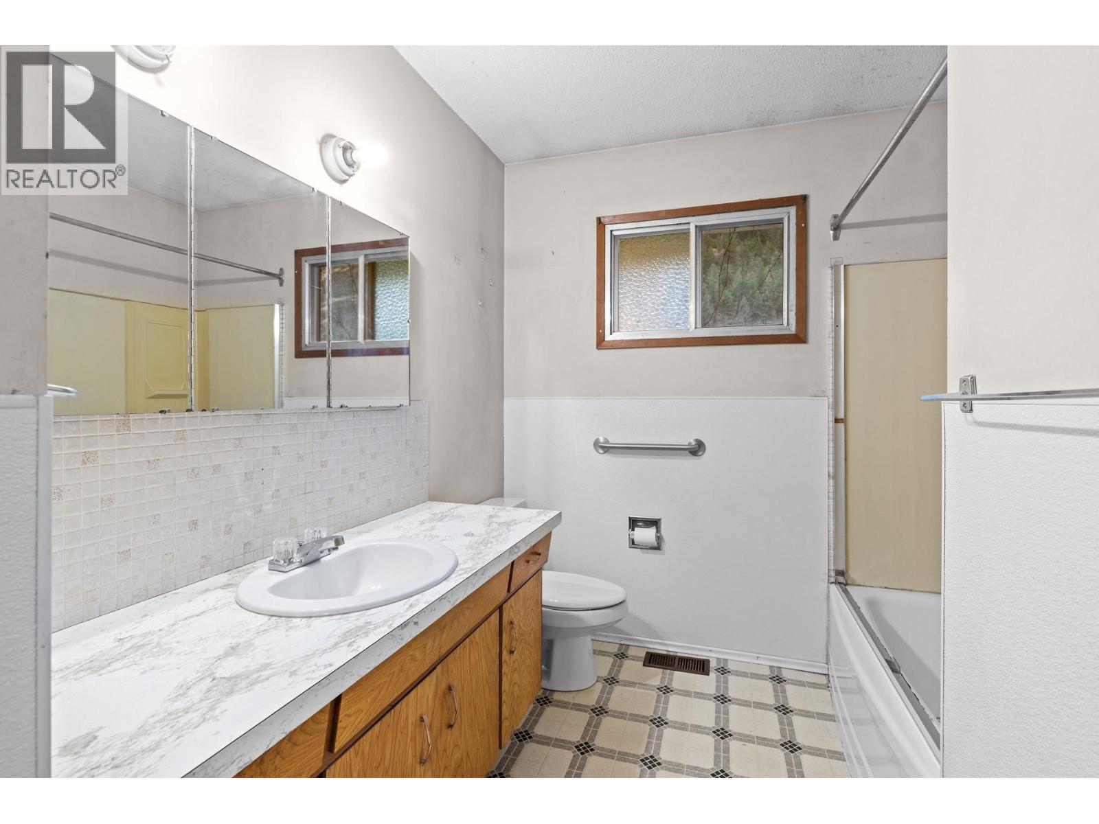  1451 Ross Road, West Kelowna