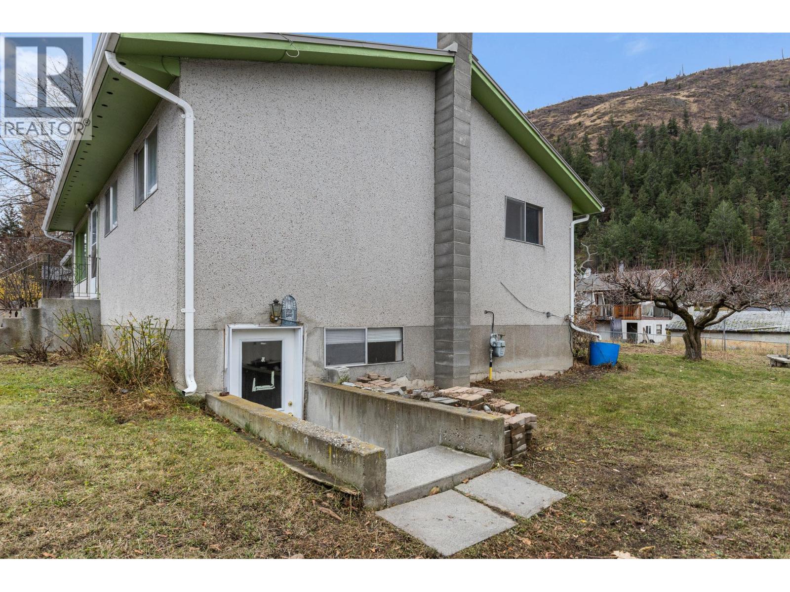  1451 Ross Road, West Kelowna