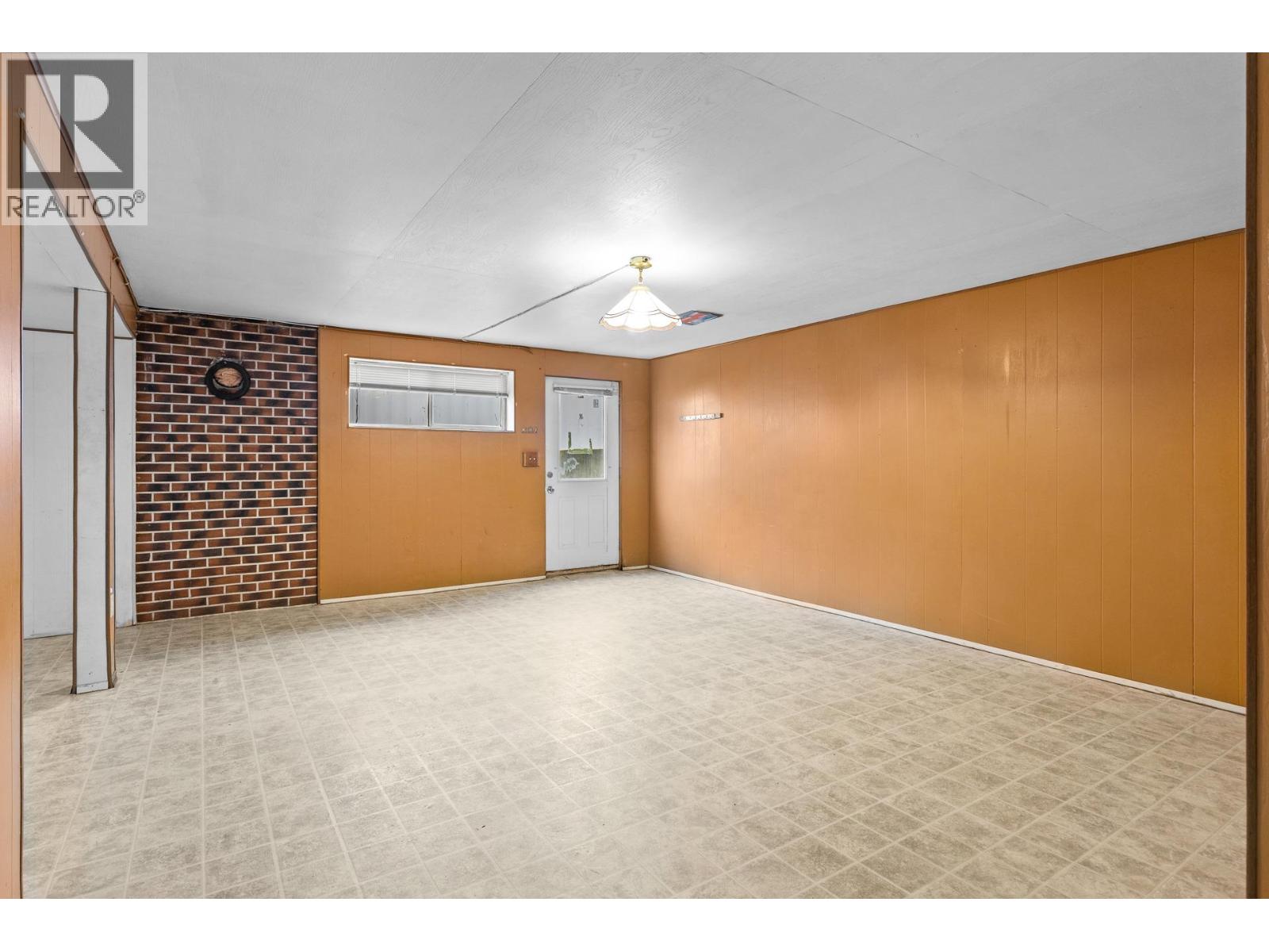  1451 Ross Road, West Kelowna