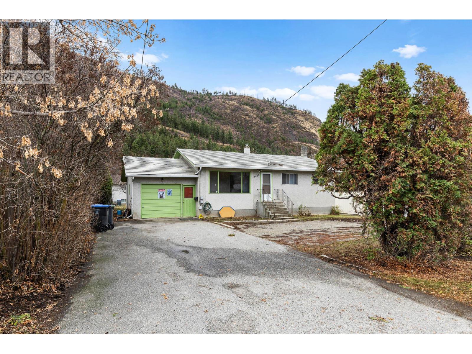  1451 Ross Road, West Kelowna