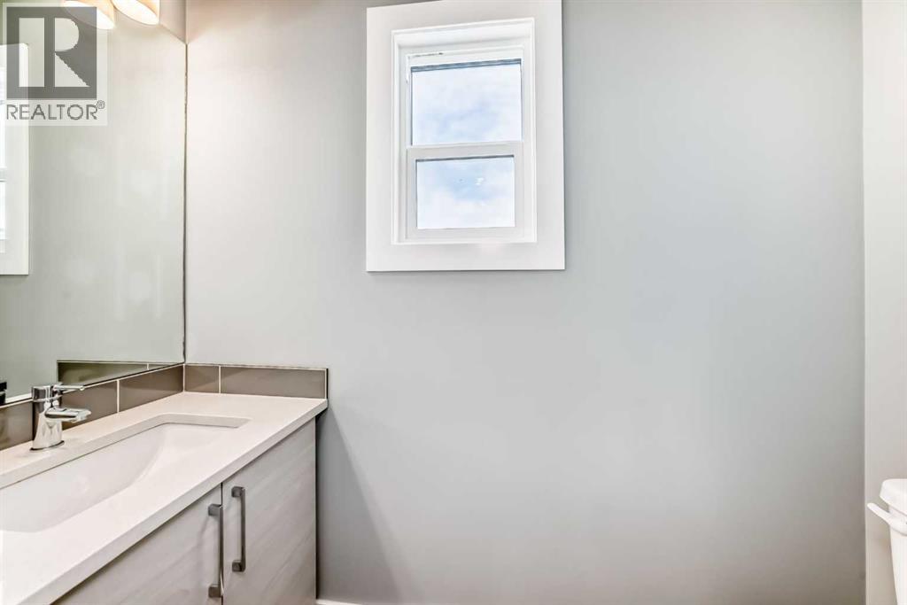 Single Family House Bi-level for Sale in  Ellington Crescent Evergreen Red Deer 