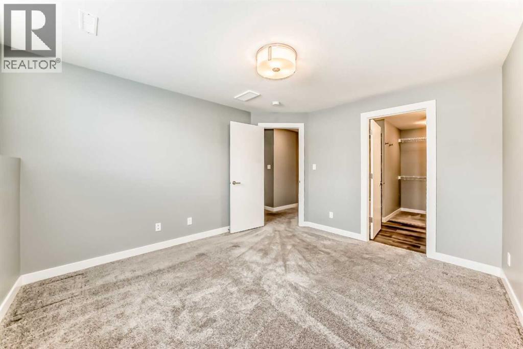 Single Family House Bi-level for Sale in  Ellington Crescent Evergreen Red Deer 