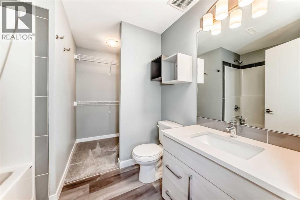 Single Family House Bi-level for Sale in  Ellington Crescent Evergreen Red Deer 