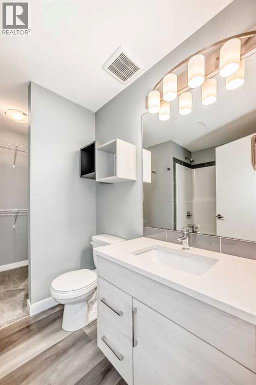 Single Family House Bi-level for Sale in  Ellington Crescent Evergreen Red Deer 