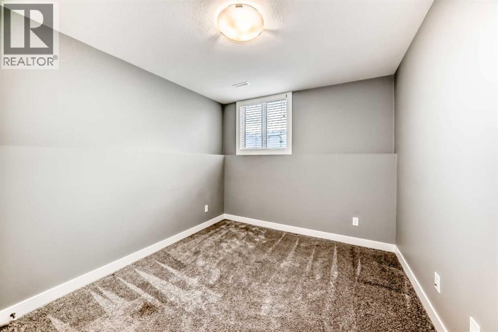 Single Family House Bi-level for Sale in  Ellington Crescent Evergreen Red Deer 