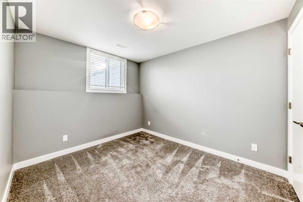 Single Family House Bi-level for Sale in  Ellington Crescent Evergreen Red Deer 