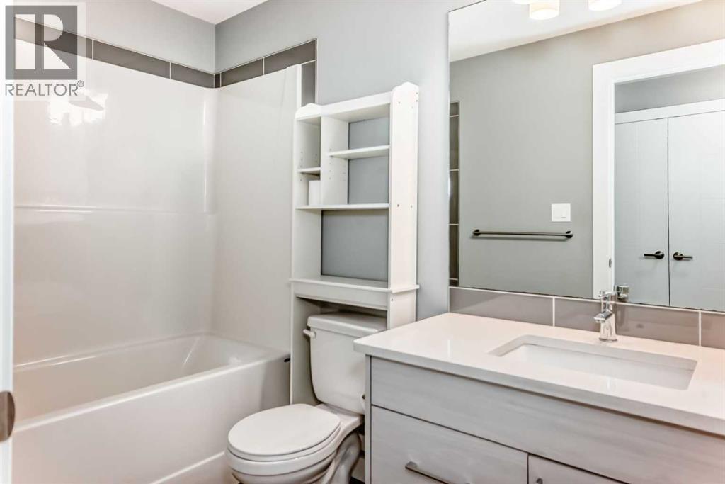 Single Family House Bi-level for Sale in  Ellington Crescent Evergreen Red Deer 