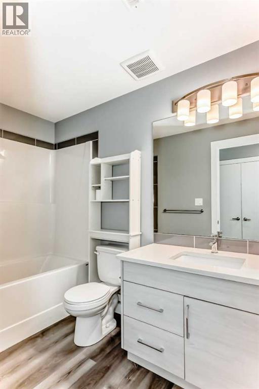 Single Family House Bi-level for Sale in  Ellington Crescent Evergreen Red Deer 